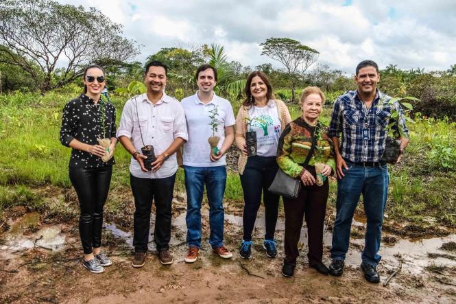 Trezentas e cinquenta mudas de árvores foram plantadas, na manhã desta sexta-feira (29), no Parque Estadual do Utinga, durante mais uma atividade da programação da Semana da Festa Anual das Árvores, iniciada no último dia 25. O evento é promovido pelo Instituto de Desenvolvimento Florestal e da Biodiversidade do Estado do Pará (Ideflor-BIO) e conta também com palestras e trilhas ecológicas voltadas à educação e conscientização ambiental.

FOTO: MAYCON NUNES / AGÊNCIA PARÁ
DATA: 29.03.2019
BELÉM - PA <div class='credito_fotos'>Foto: Maycon Nunes / Ag. Pará   |   <a href='/midias/2019/originais/61336bef-6b21-46fb-a2bd-30781769bf4e.jpg' download><i class='fa-solid fa-download'></i> Download</a></div>
