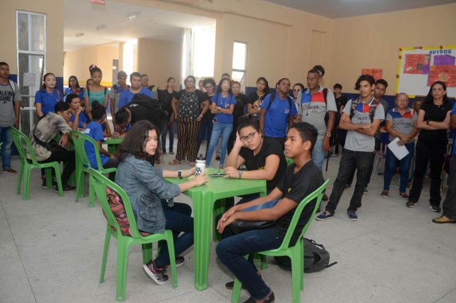 O Tribunal Regional do Trabalho da 8ª região (TRT8) iniciou, nesta quarta-feira (8) uma ação de combate ao trabalho infantil por meio da leitura, visando criar no aluno o hábito de ler e fazendo com que o tempo fora da escola seja ocupado de forma positiva. Com o nome “A Coruja vai aos Bairros”, o projeto vai ser implantado em Escolas Estaduais, Municipais e Comunidades Carentes da Região Metropolitana de Belém.

FOTO: ELISEU DIAS / ASCOM SEDUC
DATA: 09.05.2019
BELÉM - PARÁ <div class='credito_fotos'>Foto: Eliseu Dias / Ascom Seduc   |   <a href='/midias/2019/originais/6138f6ea-8b85-493c-b8bc-afdf0741f8f1.jpg' download><i class='fa-solid fa-download'></i> Download</a></div>