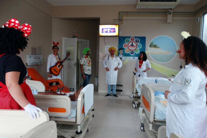 A alegria proporcionada pela visita dos voluntários do grupo “Voluntarização” trouxe uma mensagem de esperança e saúde ao Hospital Galileu.

FOTO: ASCOM /  HPEG   
DATA: 15.02.2019
BELÉM - PARÁ
 <div class='credito_fotos'>Foto: ASCOM / HPEG   |   <a href='/midias/2019/originais/6177d781-11f5-4165-8637-05508bef28cc.jpg' download><i class='fa-solid fa-download'></i> Download</a></div>