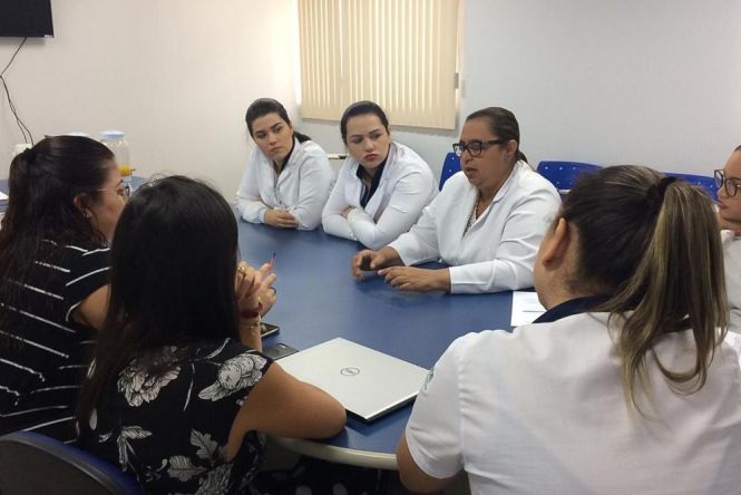 Um dos 119 integrantes do projeto "Melhorando a Segurança do Paciente em Larga Escala no Brasil", promovido pelo Ministério da Saúde, o Hospital Regional do Sudeste do Pará - Dr. Geraldo Veloso (HRSP), em Marabá (PA), recebe nesta semana a visita de enfermeiras do Hospital Moinhos de Vento, do Rio Grande do Sul (RS). 

FOTO: ASCOM / HRSP
DATA: 16.05.2019
MARABÁ - PARÁ <div class='credito_fotos'>Foto: ASCOM HRSP   |   <a href='/midias/2019/originais/6209e7fe-65e9-434a-879f-e10a313f5e91.jpg' download><i class='fa-solid fa-download'></i> Download</a></div>