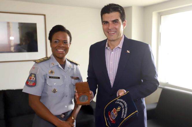 Com o objetivo de discutir as questões de segurança pública e direcioná-las para o programa de governo de Territórios de Pacificação, o Governo do Estado, por meio da Secretaria de Segurança Pública e Defesa Social do Pará (Segup), iniciou na manhã desta quinta-feira (9), o “I Seminário Internacional de Polícia Comunitária”. A programação ocorre no Hangar Centro de Convenções, em Belém.

FOTO: MARCO SANTOS / AGÊNCIA PARÁ
DATA: 09.05.2019
BELÉM - PARÁ <div class='credito_fotos'>Foto: Marco Santos / Ag. Pará   |   <a href='/midias/2019/originais/6263eaea-32b0-42c7-89cc-3c656aa3c7bf.jpg' download><i class='fa-solid fa-download'></i> Download</a></div>