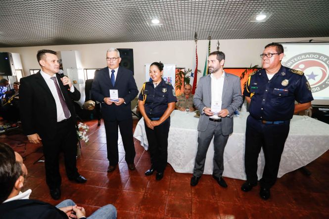 O Governo do Estado, por meio da Secretaria de Segurança Pública e Defesa Social (Segup), juntamente com o Centro Integrado de Operações, lançou o Projeto Amigo do Ciop, nesta sexta-feira (26), no Espaço São José Liberto, na Cidade Velha, em Belém.

FOTO: WAGNER SANTANA / AGÊNCIA PARÁ
DATA: 29.04.2019
BELÉM - PARÁ <div class='credito_fotos'>Foto: Wagner Santana / Ag. Pará   |   <a href='/midias/2019/originais/628f7de6-1266-456a-a1dd-880d1343ef6e.jpg' download><i class='fa-solid fa-download'></i> Download</a></div>