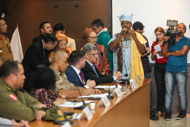 Foram empossados, nesta quinta-feira (21), no plenário da Secretaria de Estado de Segurança Pública e Defesa Social do Pará (Segup), os membros e presidente do Conselho Estadual de Segurança Pública (Consep) dando início ao trabalho do colegiado para o biênio 2019/2020. O governador do estado, Helder Barbalho, foi homenageado durante a sessão especial, por priorizar em sua gestão as questões de segurança e cidadania. Essa foi a primeira vez que um chefe de estado se fez presente em uma reunião do conselho.

FOTO: WAGNER SANTANA / AGÊNCIA PARÁ
DATA: 21.02.2019
BELÉM - PA <div class='credito_fotos'>Foto: Wagner Santana / Ag. Pará   |   <a href='/midias/2019/originais/638c9647-5598-44e7-923f-75be9819f916.jpg' download><i class='fa-solid fa-download'></i> Download</a></div>