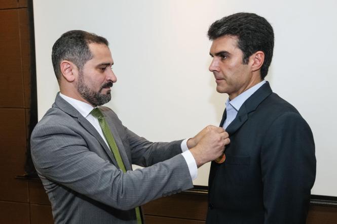 Foram empossados, nesta quinta-feira (21), no plenário da Secretaria de Estado de Segurança Pública e Defesa Social do Pará (Segup), os membros e presidente do Conselho Estadual de Segurança Pública (Consep) dando início ao trabalho do colegiado para o biênio 2019/2020. O governador do estado, Helder Barbalho, foi homenageado durante a sessão especial, por priorizar em sua gestão as questões de segurança e cidadania. Essa foi a primeira vez que um chefe de estado se fez presente em uma reunião do conselho.

FOTO: WAGNER SANTANA / AGÊNCIA PARÁ
DATA: 21.02.2019
BELÉM - PA <div class='credito_fotos'>Foto: Wagner Santana / Ag. Pará   |   <a href='/midias/2019/originais/63f515d0-84f8-4597-a5fa-1d06645ad5e6.jpg' download><i class='fa-solid fa-download'></i> Download</a></div>