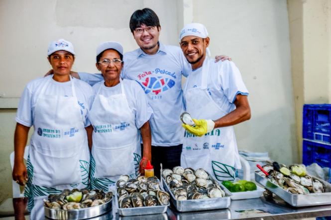 Com o objetivo de incentivar o consumo do pescado e não deixar faltar o alimento no período onde católicos não ingerem carne vermelha, começou nesta quarta-feira (17), a Feira do Pescado 2019, promovida pela Secretaria Estadual de Desenvolvimento Agropecuário e da Pesca (Sedap). O evento acontece, simultâneamente, em oito pontos da região metropolitana (sendo seis em Belém, um em Ananindeua e outro em Marituba) e em outros 47 municípios do interior paraense, em parceria com as respectivas prefeituras.

FOTO: MAYCON NUNES / AGÊNCIA PARÁ
DATA: 17.04.2019
BELÉM - PARÁ <div class='credito_fotos'>Foto: Maycon Nunes / Ag. Pará   |   <a href='/midias/2019/originais/63fc60ea-df63-4114-8a32-b5f7f81e6cde.jpg' download><i class='fa-solid fa-download'></i> Download</a></div>