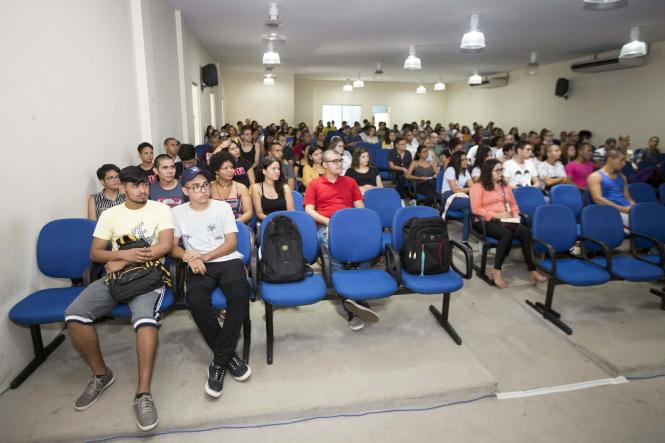 Os novos alunos do Centro de Ciências Biológicas e da Saúde (CCBS) da Universidade do Estado do Pará (Uepa) participaram da aula magna, realizada no auditório da Unidade de Ensino, Assistência, Fisioterapia e Terapia Ocupacional (Ueafto), em Belém, nesta quarta-feira (6). A programação foi promovida pelos veteranos dos centros acadêmicos dos cursos de Biomedicina, Educação Física, Enfermagem, Fisioterapia, Medicina e Terapia Ocupacional.


FOTO: Marcello Sarmento / Ascom Uepa
DATA: 06.02.2019
BELÉM - PARÁ <div class='credito_fotos'>Foto: MARCELLO SARMENTO / ASCOM UEPA   |   <a href='/midias/2019/originais/64204a2e-83c1-4440-bea8-ed98cf3af3d7.jpg' download><i class='fa-solid fa-download'></i> Download</a></div>