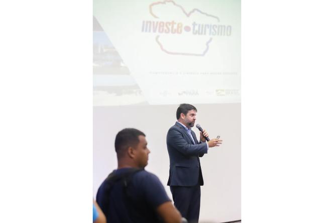 O governador Helder Barbalho participou, em Santarém, no oeste do Pará, do lançamento oficial do programa "Investe Turismo – Convergência e Sinergia para Mudar Destinos", promovido pelo Serviço de Apoio ao Micro e Pequeno Empreendedor (Sebrae) Pará. A cerimônia ocorreu, na tarde de quinta-feira (21), no restaurante Casa do Saulo, na praia de Pajuçara, ponto turístico da cidade.

FOTO: JADER PAES / AGÊNCIA PARÁ
DATA: 22.03.2019
SANTARÉM - PA <div class='credito_fotos'>Foto: JADER PAES / AGÊNCIA PA   |   <a href='/midias/2019/originais/64352ad1-7b00-473e-81da-de192457bde6.jpg' download><i class='fa-solid fa-download'></i> Download</a></div>