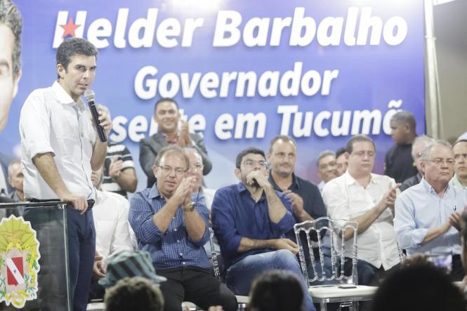 O governador Helder Barbalho inaugurou, no início da noite da sexta-feira (5), em Tucumã, a Unidade Integrada de Polícia do município, levando mais conforto e comodidade aos mais de 39 mil habitantes do lugar. A inauguração foi a última parada da comitiva do governo nas regiões sul e sudeste paraense pelo programa Governo Por todo o Pará. 

FOTO: MARCO SANTOS / AGÊNCIA PARÁ
DATA: 06.04.2019
TUCUMÃ - PA <div class='credito_fotos'>Foto: Marco Santos / Ag. Pará   |   <a href='/midias/2019/originais/657b9b75-dd78-4fc7-bd06-bfcc72242d14.jpg' download><i class='fa-solid fa-download'></i> Download</a></div>