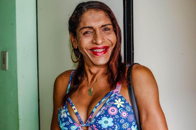 Dia 17 de maio é celebrado o Dia Internacional Contra a LGBTIfobia, momento representativo para a garantia da segurança e dos direitos de lésbicas, gays, bissexuais, travestis, transexuais e intersexuais. O governo do Estado entende a importância da data e vem trabalhando para a construção de um Pará livre de preconceitos, garantindo políticas públicas, direitos sociais, segurança, cidadania e liberdade para se viver.
Raniely Gomes da Rosa trans

FOTO: MAYCON NUNES / AGÊNCIA PARÁ
DATA: 17.05.2019
BELÉM - PARÁ <div class='credito_fotos'>Foto: Maycon Nunes / Ag. Pará   |   <a href='/midias/2019/originais/65b23fb5-f456-4b67-b9fc-188b7c2b0677.jpg' download><i class='fa-solid fa-download'></i> Download</a></div>