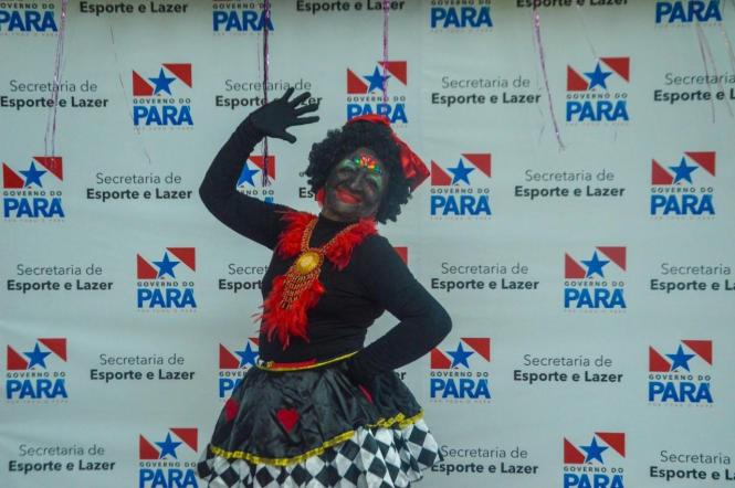 Cores, animação e muita alegria não faltaram na 19° edição do Baile Carnavalesco da Terceira Idade, realizado na quinta-feira (28), no Hangar - Centro de Convenções da Amazônia, em Belém. O evento, que é promovido pela Secretaria de Estado de Esporte e Lazer (Seel), por meio do programa Vida Ativa na Terceira Idade, reuniu cerca de quatro mil idosos de associações e entidades que atuam em ações voltadas para esse público. Uma das grandes atrações foi o concurso que escolheu a “Rainha das Rainhas” da melhor idade, o título deste ano ficou com a candidata Ângela Maria, de 64 anos.

FOTO: ASCOM / SEEL
DATA: 28.02.2019
BELÉM - PARÁ <div class='credito_fotos'>Foto: ASCOM SEEL   |   <a href='/midias/2019/originais/65f94035-d66e-4b47-a131-2c82d9fa459c.jpg' download><i class='fa-solid fa-download'></i> Download</a></div>
