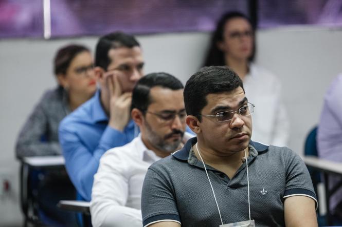 Com apenas 06 anos, a menina Ana Clara escolheu esta quarta-feira (13) para entrar, pela primeira vez, em um teatro. E a escolha não poderia ser mais significativa. Ana foi conhecer o Teatro Margarida Schivasappa, instalado no Centur, quando a casa de espetáculos completou 32 anos de funcionamento. Tímida, mas curiosa, a menina ansiava por uma experiência "legal".

FOTO: WAGNER SANTANA / AGÊNCIA PARÁ
DATA: 14.03.2019
BELÉM - PA <div class='credito_fotos'>Foto: Wagner Santana / Ag. Pará   |   <a href='/midias/2019/originais/666b92c9-6f23-4a86-a86b-6d25c3d4f83c.jpg' download><i class='fa-solid fa-download'></i> Download</a></div>