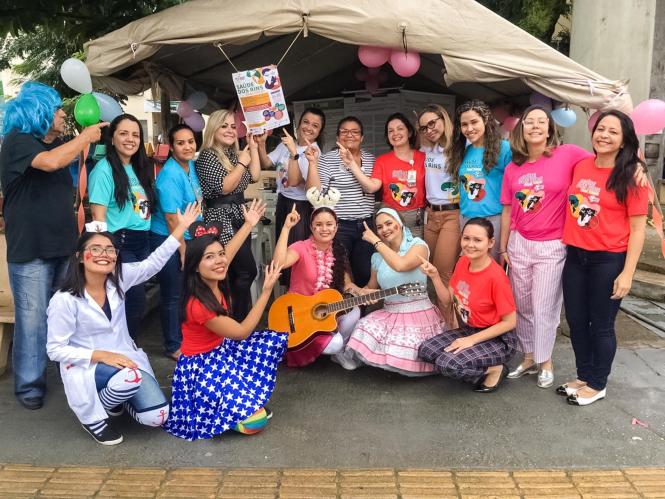 A Fundação Santa Casa que tem o Centro de referência em Terapia Renal Substitutiva Pediátrica, realizou uma programação especial nesta quinta-feira,14, com a participação de médicos, terapeutas ocupacionais, nutricionistas, psicólogos, assistentes sociais e a equipe de humanização do hospital. Data em que se celebra o Dia Mundial do Rim. A ação teve como temática: “Saúde dos rins para todos”, uma forma de alertar sobre a prevenção e os cuidados no trato com a saúde dos rins. Segundo estudos uma em cada dez pessoas no mundo tem doença renal. Anualmente milhões de pessoas morrem devido a complicações relacionadas à Doença Renal Crônica (DRC).

FOTO: ASCOM / SANTA CASA
DATA: 14.03.2019
BELÉM - PA <div class='credito_fotos'>Foto: ASCOM / SANTA CASA   |   <a href='/midias/2019/originais/674bca1d-359b-4c5c-9409-79b173ecde22.jpg' download><i class='fa-solid fa-download'></i> Download</a></div>