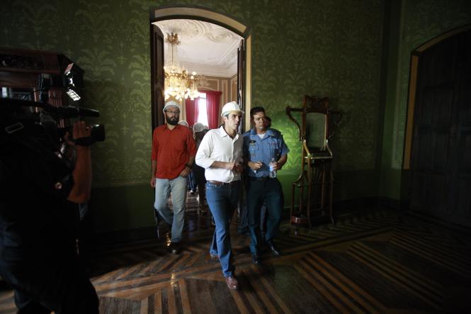 O Governo do Pará, por meio da Secretaria de Estado de Cultura (Secult), já autorizou abertura de processo para obra emergencial de restauro da parte estrutural do teto do Palácio Lauro Sodré, após o desabamento de parte do forro do Salão Histórico, nesta sexta-feira (25). Após o incidente no local, que abriga o Museu do Estado do Pará (MEP), também será iniciado um processo emergencial de revisão do sistema de prevenção e combate a incêndios de todos os prédios históricos sob a responsabilidade da Secult.

FOTO: FERNANDO ARAÚJO / AG. PARÁ
DATA: 25.01.2019
BELÉM - PARÁ <div class='credito_fotos'>Foto: Fernando Araújo/Ag. Pará   |   <a href='/midias/2019/originais/67b52685-6088-4a54-bfdb-a411edc477ea.jpg' download><i class='fa-solid fa-download'></i> Download</a></div>