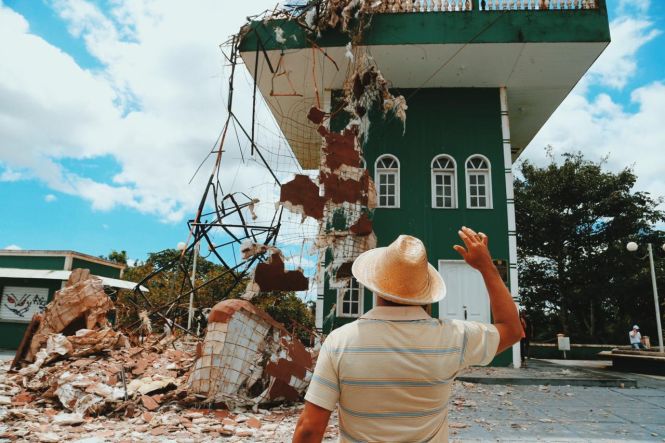 O governo do Estado, por meio da Secretaria de Cultura do Pará (Secult) e Secretaria de Estado de Desenvolvimento Urbano e Obras Públicas (Sedop), em parceria com a prefeitura municipal de Bragança, assumiu na manhã desta terça-feira (28), o compromisso de devolver à cidade bragantina a estátua de São Benedito 

FOTO: JOYCE CURSINO / SECULT
DATA: 28.05.2019
BRAGANÇA - PARÁ <div class='credito_fotos'>Foto: Joyce Cursino / Ascom Secult   |   <a href='/midias/2019/originais/67c52678-dbf5-4c3b-b886-eec0877e7cfd.jpg' download><i class='fa-solid fa-download'></i> Download</a></div>