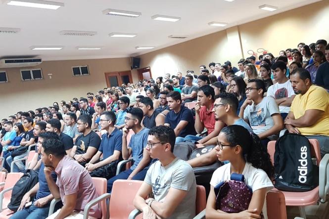 Cerca de mil estudantes já participaram das palestras realizadas no Hospital Regional do Baixo Amazonas (HRBA), localizado em Santarém, no oeste do Pará, desde o início deste mês de fevereiro. A programação de palestras com os profissionais da unidade é voltada para acadêmicos de instituições de ensino superior que desejam realizar o estágio curricular obrigatório na instituição.

FOTO: ASCOM HRBA
DATA: 12.02.2019
SANTARÉM - PARÁ <div class='credito_fotos'>Foto: Ascom HRBA   |   <a href='/midias/2019/originais/68160495-fbbe-43bf-9154-d0e48602f66d.jpg' download><i class='fa-solid fa-download'></i> Download</a></div>