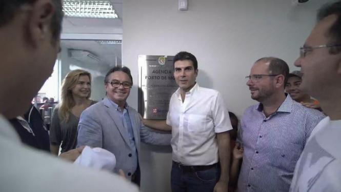 O governador Helder Barbalho e o vice-governador, Lúcio Vale, inauguraram neste sábado (23) a segunda agência do Banco do Estado do Pará (Banpará) em 80 dias de governo, dessa vez no município de Porto de Moz, no oeste paraense. 

FOTO: MARCO SANTOS / AG. PARÁ
DATA: 23.03.3029
PORTO DE MOZ - PARÁ <div class='credito_fotos'>Foto: Marco Santos / Ag. Pará   |   <a href='/midias/2019/originais/6974c8f6-82da-4a67-b528-4987b32da9eb.jpg' download><i class='fa-solid fa-download'></i> Download</a></div>