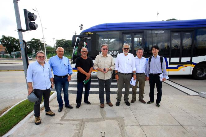 O governador Helder Barbalho reiterou, na tarde desta segunda-feira (28), o interesse do Estado em utilizar o saldo remanescente do contrato de financiamento da Agência de Cooperação Internacional do Japão (Jica) para obras de requalificação da BR-316. Os recursos serão destinados às obras complementares na rodovia, de extrema importância para a eficiência do sistema. A manifestação do chefe do Executivo ocorreu durante reunião com representantes da Jica no Brasil e diretores do Núcleo de Gerenciamento de Transporte Metropolitano (NGTM), na sede do Palácio do Governo, em Belém.

FOTO: MAYCON NUNES/AG. PARÁ
DATA: 29.01.2019
BELÉM - PARÁ <div class='credito_fotos'>Foto: Maycon Nunes / Ag. Pará   |   <a href='/midias/2019/originais/6b2c475f-c71d-4bba-9bca-a8a3da94b6de.jpg' download><i class='fa-solid fa-download'></i> Download</a></div>