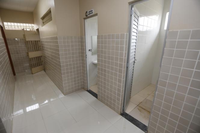 Menor município do Estado em contingente populacional (são pouco mais de 3,3 mil habitantes segundo estimativa do IBGE), Bannach, na região sul do Pará, recebeu, na tarde desta sexta-feira (05), a visita do governador Helder Barbalho, que já havia estado na cidade na condição de ministro da Integração Nacional. E, agora, como chefe do Executivo estadual, voltou para inaugurar uma Unidade Integrada de Polícia e anunciar novos investimentos, como a liberação de cinco quilômetros de asfalto para a sede do município, a futura inauguração de uma agência do Banco do Estado do Pará (Banpará) e um convênio para a construção de algumas pontes localizadas nas vicinais do município.

FOTO: MARCELO SEABRA / AGÊNCIA PARÁ
DATA: 05.04.2019
BELÉM - PA <div class='credito_fotos'>Foto: Marcelo Seabra / Ag. Pará   |   <a href='/midias/2019/originais/6c9f5760-afdd-485b-8c96-ee0a93cb852b.jpg' download><i class='fa-solid fa-download'></i> Download</a></div>