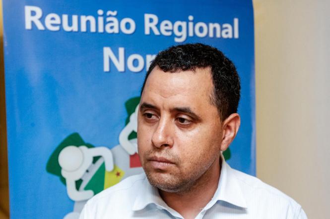 O vice-governador do Estado, Lúcio Vale, encerrou na tarde desta sexta-feira (12), em Belém, o Encontro de Secretários de Educação da Região Norte, realizado durante todo o dia em um hotel, no bairro do Marco. Durante o debate, os secretários elaboraram uma carta, direcionada ao Ministério da Educação (MEC), expondo as dificuldades da região e solicitando à União um olhar diferenciado para a Amazônia, no que se refere aos repasses para a educação. “Tenho acompanhado de perto a realidade da nossa educação, e sabemos que da forma como está não dá para continuar. Nosso governo tem nessa uma das suas prioridades. Mas, sem dúvida, precisa contar com o apoio da União para fazer frente aos seus desafios”, ressaltou o vice-governador.
ROBSON LOPES SEC EDUCAÇÃO DO TOCANTINS

FOTO: MARCELO SEABRA / AGÊNCIA PARÁ
DATA: 12.04.2019
BELÉM - PARÁ <div class='credito_fotos'>Foto: Marcelo Seabra / Ag. Pará   |   <a href='/midias/2019/originais/6df5c6c6-6568-44ef-9974-f6f45bb71b39.jpg' download><i class='fa-solid fa-download'></i> Download</a></div>