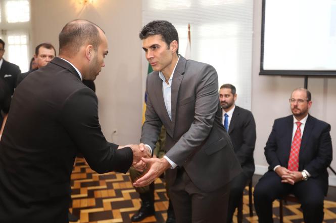 Na manhã desta terça-feira (12), no auditório do Palácio, o governador do Estado do Pará, Helder Barbalho, participou do ato de criação de unidades de núcleos de inteligência da Polícia Civil, através da criação dos núcleos de apoio a investigação nas regionais, fortalecendo as novas diretrizes institucionais de enfrentamento à violência e aos crimes cometidos no interior do Estado.

FOTO: MARCO SANTOS /AGÊNCIA PARÁ
DATA: 12.03.2019
BELÉM - PA <div class='credito_fotos'>Foto: Marco Santos / Ag. Pará   |   <a href='/midias/2019/originais/6dfe1052-994a-4fae-a628-e5a0dc2bc744.jpg' download><i class='fa-solid fa-download'></i> Download</a></div>