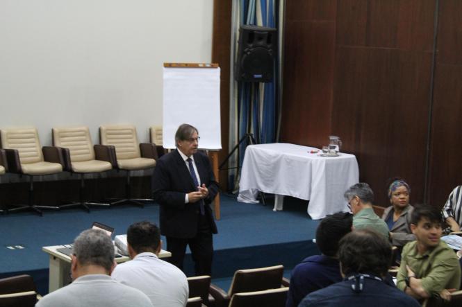 O Sindicato dos Servidores do Fisco Estadual do Pará (Sindifisco-PA) em parceria com a Secretaria Estadual da Fazenda, Sefa, realiza a partir de hoje (19/03), curso de Avaliação de Imóveis para 56 auditores e fiscais de receitas estaduais.

FOTO: ASCOM SEFA
DATA: 19.03.2019
BELÉM - PA <div class='credito_fotos'>Foto: ASCOM / SEFA   |   <a href='/midias/2019/originais/6e372243-aad5-465e-90fe-14e0ddc0fd2e.jpg' download><i class='fa-solid fa-download'></i> Download</a></div>