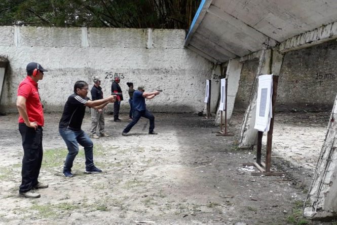 Com o intuito de ampliar e atualizar os servidores do Centro Integrado de Operações (Ciop), a Secretaria de Segurança Pública e Defesa Social (Segup), por meio do Ciop, realizou o curso denominado “Capacitação em Conduta Policial Militar Defensiva (CCPMD) – Módulo Promotor”, organizado com metodologia teórico-prática, em parceria com a Polícia Militar do Pará (PMPA).

FOTO: ASCOM / CIOP
DATA: 18.04.2019
BELÉM - PARÁ <div class='credito_fotos'>Foto: ASCOM / CIOP   |   <a href='/midias/2019/originais/6eaf14ab-9f2a-4180-b3dd-5aa7b2e0263e.jpg' download><i class='fa-solid fa-download'></i> Download</a></div>