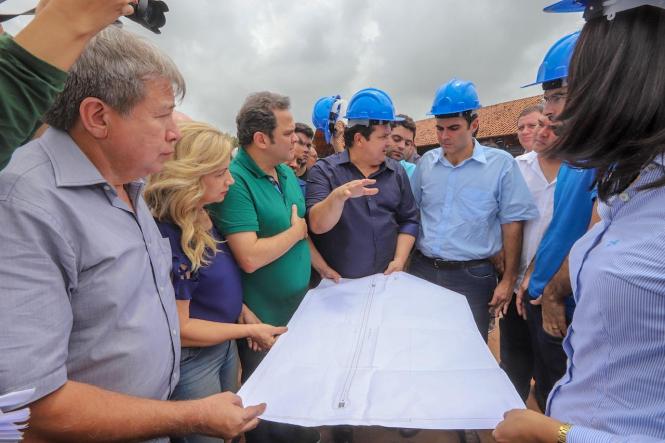 Prestes a completar 40 anos de fundação, a Escola Estadual de Ensino Médio Dr. Miguel de Santa Brígida, em Salinópolis, Nordeste paraense, foi reinaugurada pelo governador Helder Barbalho, na manhã deste sábado (16), após reforma geral, fruto de um convênio entre o Governo do Estado e a Prefeitura Municipal. Os investimentos foram de cerca de R$ 3 milhões e a obra, que teve duração de oito meses, vai beneficiar 1.145 alunos do Ensino Médio regular e projeto Mundiar.

FOTO: MARCO SANTOS / AGÊNCIA PARÁ
DATA: 16.02.2019
SALINAS  - PA <div class='credito_fotos'>Foto: Marco Santos / Ag. Pará   |   <a href='/midias/2019/originais/6ee64432-762a-49d6-9e64-4f3c95c0c6ee.jpg' download><i class='fa-solid fa-download'></i> Download</a></div>
