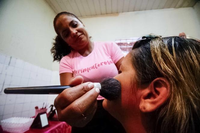 No mês dedicado a autoestima e valorização da mulher, a Susipe celebrou o dia 8 de março com ações de saúde, beleza e cidadania no Centro de Recuperação Feminino (CRF), em Ananindeua. 

FOTO: ASCOM / SUSIPE
DATA: 08.03.2019
ANANINDEUA - PA <div class='credito_fotos'>Foto: ASCOM / SUSIPE   |   <a href='/midias/2019/originais/6f70e3c9-47ef-43c7-9bfe-30f866bfab68.jpg' download><i class='fa-solid fa-download'></i> Download</a></div>