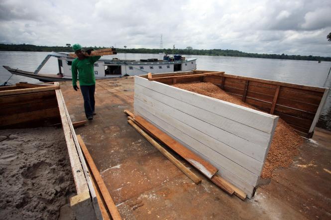 A Secretaria de Estado de Transportes (Setran) iniciou, nesta quarta-feira (6), a manutenção preventiva da ponte Rio Guamá, situada na Alça Viária (PA-483). A estrutura é a última do complexo de quatro de pontes no sentido Moju-Belém, capital do estado do Pará.

FOTO: MAYCON NUNES / AG. PARÁ
DATA: 06.02.2019
MOJU - PARÁ <div class='credito_fotos'>Foto: Maycon Nunes / Ag. Pará   |   <a href='/midias/2019/originais/6f9ad826-655b-4dab-a9b2-a802cd0a796b.jpg' download><i class='fa-solid fa-download'></i> Download</a></div>