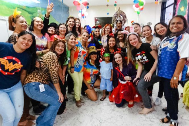 Crianças em tratamento oncológico, em Belém (PA), puderam dançar e se divertir no 3º Bailinho de Carnaval do Hospital Oncológico Infantil Octávio Lobo, que aconteceu nesta sexta-feira, 1/3, com a presença de integrantes da bateria da escola de samba Rancho Não Posso Me Amofiná. A festa aconteceu na brinquedoteca da Unidade, que é administrada pela Pró-Saúde Associação Beneficente de Assistência Social e Hospitalar, sob contrato com a Secretaria de Estado de Saúde Pública (Sespa).

FOTO: ASCOM / HPEG
DATA: 01.03.2019
BELÉM - PA <div class='credito_fotos'>Foto: ASCOM / HPEG   |   <a href='/midias/2019/originais/6fff02c3-9496-4d4f-a326-a4c100bf84e0.jpg' download><i class='fa-solid fa-download'></i> Download</a></div>