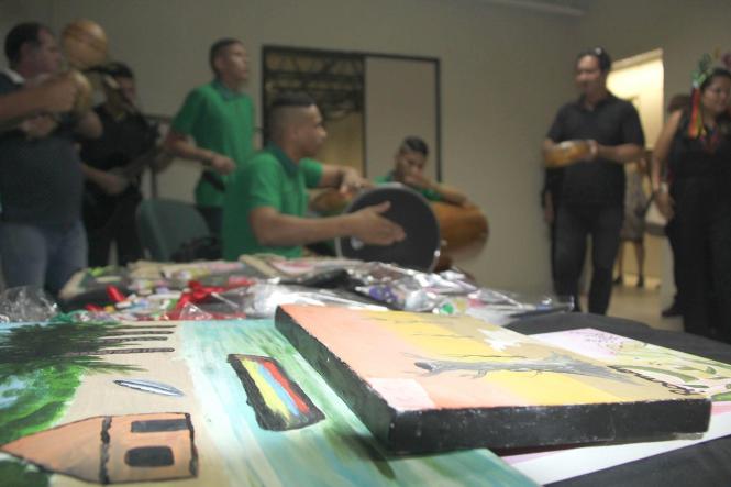 "Eu aprendi muita coisa lá dentro. A medida serve pra isso, né? A pessoa entra ruim pra sair melhor", disse um dos dez socioeducandos que participaram da primeira edição da "Exposição de Produção das Unidades de Atendimento da Fasepa", hoje (28), na sede administrativa da Fundação de Atendimento Socioeducativo do Pará. 

FOTO: DIVULGAÇÃO
DATA: 28.02.2019
BELÉM - PA <div class='credito_fotos'>Foto: Divulgação   |   <a href='/midias/2019/originais/70a9ec50-de38-40c4-981b-d3f2d4438660.jpg' download><i class='fa-solid fa-download'></i> Download</a></div>