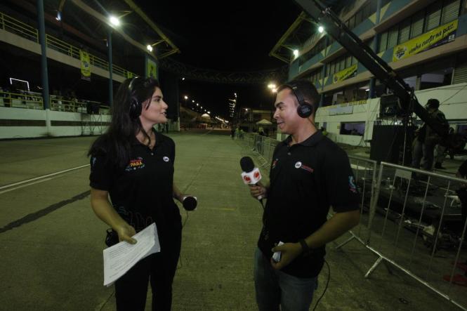 O carnaval toma conta das ruas de Belém neste final de semana, tanto nas ruas históricas da Cidade Velha como na Aldeia Amazônica Davi Miguel, com o desfile das escolas de samba. E após nove anos, o brilho do desfile organizado pela Liga das Escolas de Samba foi assistido das arquibancadas e também nos lares de milhões de famílias sintonizadas na Cultura Rede de Comunicação, que transmitiu ao vivo o desfile do Grupo Especial.

FOTO: FERNANDO ARAÚJO / AGÊNCIA PARÁ
DATA: 24.02.2019
BELÉM - PARÁ <div class='credito_fotos'>Foto: Fernando Araújo / agência Pará   |   <a href='/midias/2019/originais/70da8577-6c7c-43ae-926b-9075937a695b.jpg' download><i class='fa-solid fa-download'></i> Download</a></div>