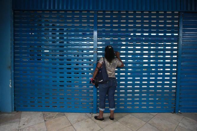 Novecentas e dezoito pessoas realizaram as provas para nível médio e superior do concurso da Secretaria de Estado, Trabalho, Emprego e Renda (Seaster), promovido pelo Instituto Americano de Desenvolvimento (Iades), neste domingo (17). Ao todo, 450 inscritos no certame não compareceram, o que representa 32,9% de faltosos.


FOTO: WAGNER SANTANA / AGÊNCIA PARÁ
DATA: 18.02.2019
BELÉM - PARÁ <div class='credito_fotos'>Foto: Wagner Santana / Ag. Pará   |   <a href='/midias/2019/originais/7144e1d8-47f7-4273-825f-ab5a562ae607.jpg' download><i class='fa-solid fa-download'></i> Download</a></div>