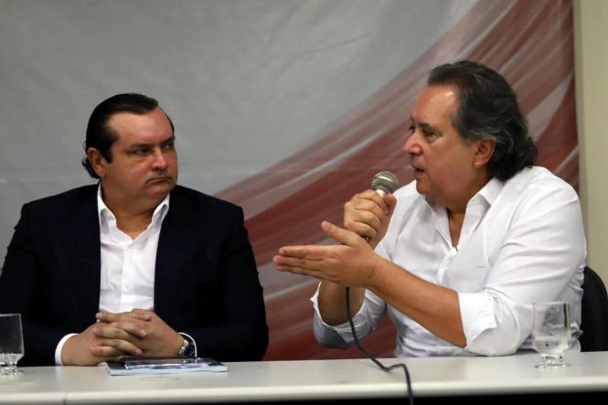 O auditório do Ministério Público do Pará (MPE) de Marabá sediou, na manhã desta segunda-feira (11), uma reunião entre a promotora de justiça do Meio Ambiente, Habitação e Urbanismo, Josélia Leontina de Barros Lopes; o secretário de Estado de Transportes (Setran), Antônio de Pádua de Deus Andrade; e o presidente da DTA Engenharia, João Acácio. Na ocasião foi apresentado o projeto das Obras de Dragagem e Derrocamento da Via Navegável do Rio Tocantins – Pedral do Lourenço.

FOTO: ASCOM SETRAN
DATA: 11.02.2019
MARABÁ - PARÁ <div class='credito_fotos'>Foto: ASCOM SETRAN   |   <a href='/midias/2019/originais/71676800-91a4-41ee-b705-2148333afb88.jpg' download><i class='fa-solid fa-download'></i> Download</a></div>