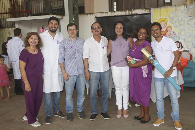 A Secretária de Saúde do Estado do Pará realizou, na manhã deste sábado (16), um evento voltado à comunidade do bairro da Terra Firme, em Belém. A ação social fez parte da programação da campanha Março Lilás, promovida pela Sespa durante este mês, no intuito de conscientizar mulheres sobre a prevenção do câncer de colo de útero.

FOTO: WAGNER SANTANA / AGÊNCIA PARÁ
DATA: 16.03.2019
BELÉM - PA
 <div class='credito_fotos'>Foto: Wagner Santana / Ag. Pará   |   <a href='/midias/2019/originais/7195bfc0-1661-4eca-81af-9c19ee78f065.jpg' download><i class='fa-solid fa-download'></i> Download</a></div>