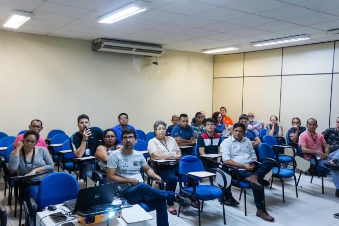 Representantes do Instituto de Assistência dos Servidores do Estado do Pará (Iasep) participaram, na manhã dessa quarta-feira (27), de uma reunião com servidores do Departamento de Trânsito do Pará (Detran), para esclarecer dúvidas sobre o plano de saúde estadual. O evento atendeu solicitação do Sindicato dos Trabalhadores de Trânsito do Estado do Pará – Sindtran/PA e compôs a programação que a entidade realiza no órgão, para discutir direitos dos servidores.

FOTO: DIVULGAÇÃO
DATA: 27.02.2019
BELÉM - PA <div class='credito_fotos'>Foto: Divulgação   |   <a href='/midias/2019/originais/7242d5db-823b-4bca-94d1-b2c64963a310.jpg' download><i class='fa-solid fa-download'></i> Download</a></div>