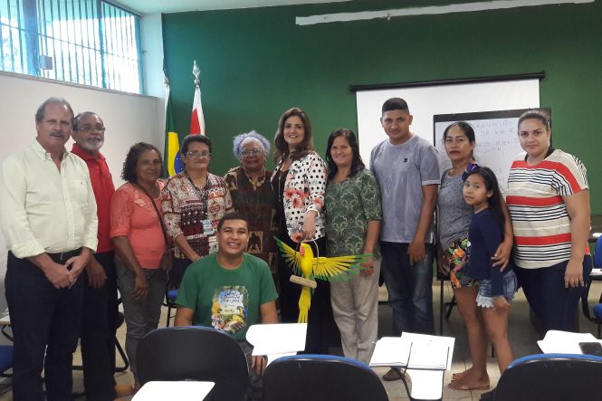 A artesã e técnica cultural Maria Luísa Nunes, de 61 anos, nunca imaginou que a arte de customizar roupas com remendos, que aprendeu ainda na infância com a sua avó, a levaria tão longe: do Quilombo Boca da Mata, no município de Salvaterra, região da Ilha do Marajó, para o maior evento de moda do país e o mais importante da América Latina: o São Paulo Fashion Week (SPFW). Ela foi convidada, pela organização do evento, para participar de um bate-papo e compartilhar a sua experiência e processo de criação de camisas customizadas por ela, com representação da mulher negra.

FOTO: IDEFLOR - BIO / DIVULGAÇÃO
DATA: 09.05.2019
SÃO PAULO - SP <div class='credito_fotos'>Foto: Ascom Ideflor-Bio   |   <a href='/midias/2019/originais/729405e8-b8cc-463b-b0c0-b025ed12cafc.jpg' download><i class='fa-solid fa-download'></i> Download</a></div>