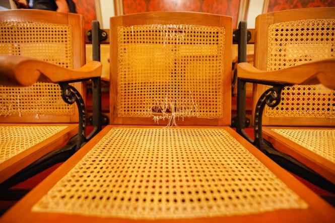 O Theatro da Paz, um dos locais mais representativos e importantes da cultura paraense, com 141 anos de história, passará por obras de manutenção e restauro nos próximos meses. A reforma ocorre em função de problemas na cobertura estrutural do prédio, que vem causando infiltrações e fissuras no forro de estuque, além de haver a presença de vegetação aérea na fachada.

FOTO: WAGNER SANTANA - AGÊNCIA PARÁ
DATA: 12.03.2019
BELÉM - PA <div class='credito_fotos'>Foto: Wagner Santana / Ag. Pará   |   <a href='/midias/2019/originais/72e3b9ae-1ace-434b-9414-95960740cfb1.jpg' download><i class='fa-solid fa-download'></i> Download</a></div>