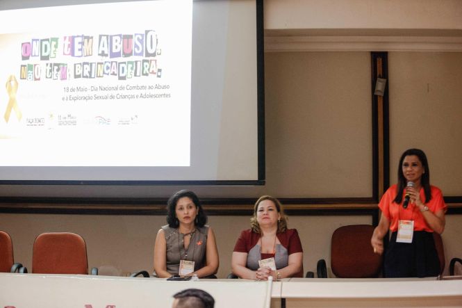 Prevenir e combater a violência e a exploração sexual contra a criança e o adolescente por meio da informação é o mote de uma programação intensa que iniciou nesta segunda-feira (13), na Universidade da Amazônia (Unama), e segue até o próximo sábado (18). Palestras, capacitações e ações recreativas fazem parte das atividades que serão oferecidas pelo Governo do Estado, por meio da Secretaria Extraordinária de Estado de Cidadania e Fundação ParáPaz.

FOTO: MAYCON NUNES / AGÊNCIA PARÁ
DATA: 13.05.2019
BELÉM - PARÁ <div class='credito_fotos'>Foto: Maycon Nunes / Ag. Pará   |   <a href='/midias/2019/originais/73634daf-666c-492b-b969-d3ffefacba92.jpg' download><i class='fa-solid fa-download'></i> Download</a></div>