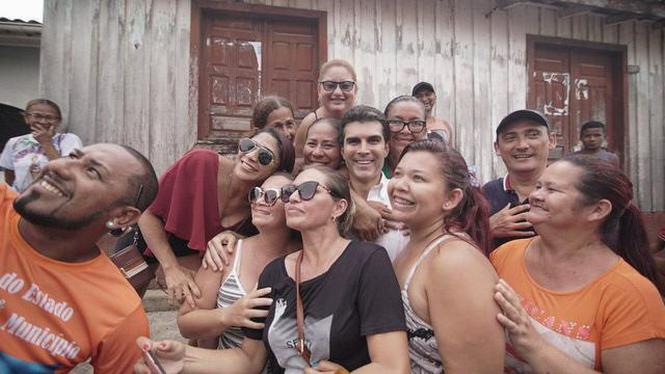 O governador Helder Barbalho e o vice-governador, Lúcio Vale, inauguraram neste sábado (23) a segunda agência do Banco do Estado do Pará (Banpará) em 80 dias de governo, dessa vez no município de Porto de Moz, no oeste paraense. 

FOTO: MARCO SANTOS / AG. PARÁ
DATA: 23.03.3029
PORTO DE MOZ - PARÁ <div class='credito_fotos'>Foto: Marco Santos / Ag. Pará   |   <a href='/midias/2019/originais/73db2bbc-2988-4ba8-88b7-df13db74b4af.jpg' download><i class='fa-solid fa-download'></i> Download</a></div>