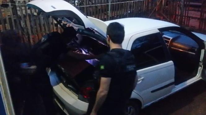 Nesta quarta-feira (27), a Operação Dionísio, realizada pela Polícia Civil do Pará, resultou na prisão de 10 pessoas no interior do Estado, nos municípios de Altamira (oeste paraense), com cinco presos; Redenção (no sudeste), três presos; Óbidos (no oeste), um preso, e Santo Antônio do Tauá (no nordeste), também com um preso. Eles respondem pelos crimes de tráfico de drogas, associação para o tráfico, porte ilegal de armas de fogo, homicídio e estupro.

FOTO: ASCOM / POLICIA CIVIL
DATA: 28.02.2019
BELÉM - PARÁ <div class='credito_fotos'>Foto: Divulgação / Policia Civil - Pará   |   <a href='/midias/2019/originais/74759f24-a43b-46d9-9375-b0d5076022ba.jpg' download><i class='fa-solid fa-download'></i> Download</a></div>