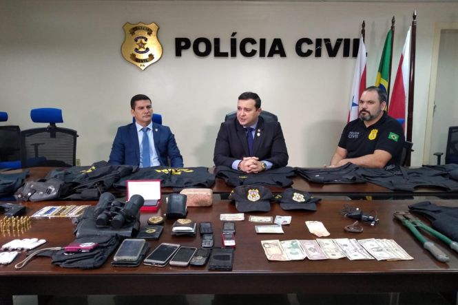 A Polícia Civil deflagrou, nesta quinta-feira (2), a operação "Sentinela" para cumprir mandados de prisão contra envolvidos em um grupo responsável por práticas de extorsão na região metropolitana de Belém.

FOTO: ASCOM / POLICIA CIVIL
DATA: 02.05.2019
BELÉM - PARÁ <div class='credito_fotos'>Foto: Ascom / Policia Civil   |   <a href='/midias/2019/originais/74850dde-d48b-4516-bce3-3acfdacaf228.jpg' download><i class='fa-solid fa-download'></i> Download</a></div>