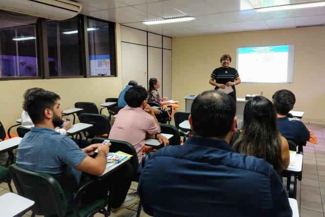 A Escola de Governança do Pará, EGPA, iniciou hoje (25/03) curso de Disseminadores em Educação Fiscal voltado para os servidores, no horário da tarde. Serão 20 alunos na turma, que terá carga horária de 20h.
Na foto Ana Cristina Viana.

FOTO: ASCOM / SEFA
DATA: 25.03.2019
BELÉM - PA <div class='credito_fotos'>Foto: ASCOM / SEFA   |   <a href='/midias/2019/originais/74f1f5c0-efa6-4c46-b4dc-d1851c89aeee.jpg' download><i class='fa-solid fa-download'></i> Download</a></div>