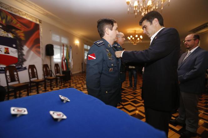 “A questão da água em Viseu tem que estar entre as prioridades da Cosanpa”. Foi com essas palavras que o governador do estado do Pará, Helder Barbalho, iniciou o debate sobre o abastecimento de água no município do nordeste paraense, na reunião realizada hoje à tarde (14), no Palácio dos Despachos.

FOTO: MARCELO SEABRA / AGÊNCIA PARÁ
DATA: 14.03.2019
BELÉM - PARÁ <div class='credito_fotos'>Foto: Marcelo Seabra / Ag. Pará   |   <a href='/midias/2019/originais/75b7e55c-8828-442f-936a-86589516ef50.jpg' download><i class='fa-solid fa-download'></i> Download</a></div>