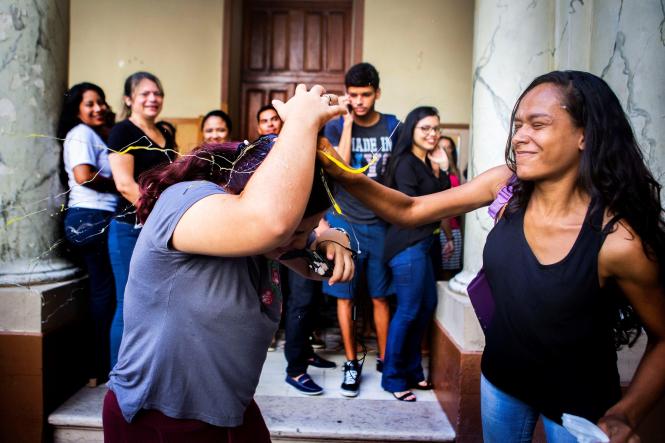 Os vestibulandos do Processo Seletivo 2019 (Prosel) da Universidade do Estado do Pará (Uepa) já podem verificar se seus nomes constam na segunda lista de repescagem da Instituição, divulgada na manhã desta sexta-feira (22).  Ao todo, 1.002 candidatos foram convocados para ingresso na universidade. Deste total, 633 são de convocações de alunos cotistas. Nos municípios do interior, foram chamados 495 novos alunos.

FOTO: NAILANA THIELY
DATA: 22.02.19
BELÉM-PARÁ <div class='credito_fotos'>Foto: Nailana Thiely / Ascom Uepa   |   <a href='/midias/2019/originais/76be18db-2057-4bcf-96e4-e7b538a75a3b.jpg' download><i class='fa-solid fa-download'></i> Download</a></div>