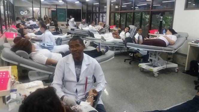 Durante a campanha houve coleta também na undade móvel do Hemopa em pontos estratégicos da capital

FOTO: ASCOM / HEMOPA
DATA:24.02,2019
BELÉM - PARÁ <div class='credito_fotos'>Foto: Ascom Hemopa   |   <a href='/midias/2019/originais/77ce451e-325f-4f7d-8696-d67d9ba91109.jpg' download><i class='fa-solid fa-download'></i> Download</a></div>