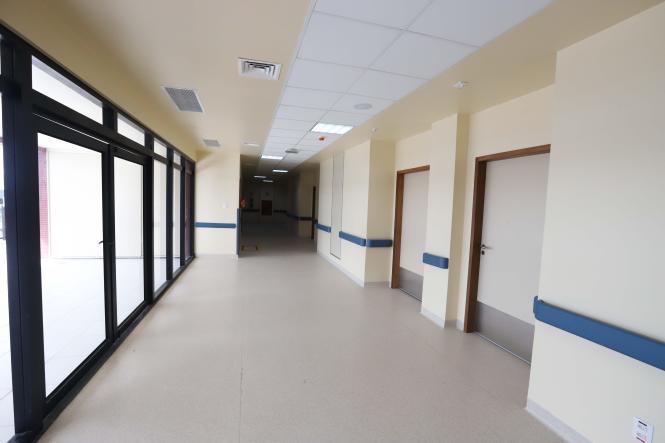 O governador Helder Barbalho esteve, na tarde da sexta-feira (22), no município de Itaituba, no sudoeste do Pará, cumprindo a agenda do programa Governo Por Todo o Pará. O chefe do Executivo Estadual percorreu as obras do Hospital Regional do Tapajós e da duplicação do perímetro urbano da Rodovia Transamazônica, e ainda visitou o hospital municipal.

FOTO: MARCO SANTOS / AG. PARÁ
DATA: 23.03.2019
ITAITUBA - PARÁ <div class='credito_fotos'>Foto: Marco Santos / Ag. Pará   |   <a href='/midias/2019/originais/77ead1f2-2b17-4381-aad0-2bfc6cb521c6.jpg' download><i class='fa-solid fa-download'></i> Download</a></div>