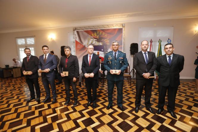 “A questão da água em Viseu tem que estar entre as prioridades da Cosanpa”. Foi com essas palavras que o governador do estado do Pará, Helder Barbalho, iniciou o debate sobre o abastecimento de água no município do nordeste paraense, na reunião realizada hoje à tarde (14), no Palácio dos Despachos.

FOTO: MARCELO SEABRA / AGÊNCIA PARÁ
DATA: 14.03.2019
BELÉM - PARÁ <div class='credito_fotos'>Foto: Marcelo Seabra / Ag. Pará   |   <a href='/midias/2019/originais/78471f07-ac54-43fd-8110-8ad9a9296c76.jpg' download><i class='fa-solid fa-download'></i> Download</a></div>