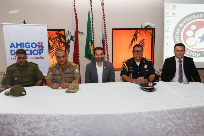 O Governo do Estado, por meio da Secretaria de Segurança Pública e Defesa Social (Segup), juntamente com o Centro Integrado de Operações, lançou o Projeto Amigo do Ciop, nesta sexta-feira (26), no Espaço São José Liberto, na Cidade Velha, em Belém.

FOTO: WAGNER SANTANA / AGÊNCIA PARÁ
DATA: 29.04.2019
BELÉM - PARÁ <div class='credito_fotos'>Foto: Wagner Santana / Ag. Pará   |   <a href='/midias/2019/originais/799a53f4-5ddd-4b32-8748-b05f5a37b0cd.jpg' download><i class='fa-solid fa-download'></i> Download</a></div>