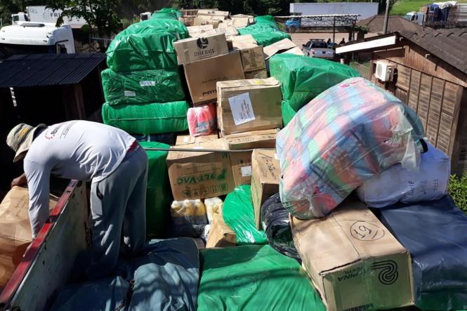 Servidores da Secretaria da Fazenda do Pará (Sefa), lotados na Coordenação de Mercadorias em Trânsito de Carajás, com sede em Marabá, no sudeste do Estado, apreenderam na quarta-feira (20), 300 fardos de carga transportada irregularmente sem nota fiscal.

FOTO: ASCOM / SEFA
DATA: 21.03.2019
MARABÁ -PA <div class='credito_fotos'>Foto: ASCOM / SEFA   |   <a href='/midias/2019/originais/79adb5d4-21d6-4ad2-96ec-46ab4312c17e.jpg' download><i class='fa-solid fa-download'></i> Download</a></div>